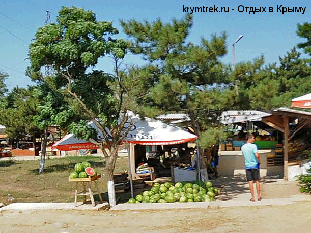 Базарчик в посёлке Угловое