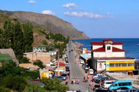 Чем привлекает достопримечательность Крыма - поселок Морское?